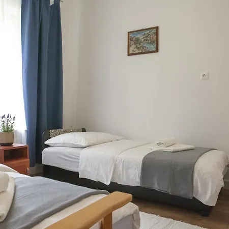 Hegyalja Etterem Es Panzio Zsambek